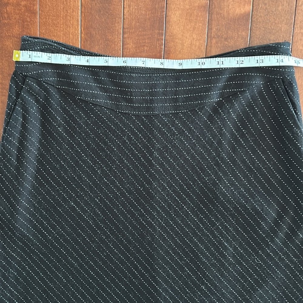 Banana Republic Women's Midi Black Wool Skirt Size 2 - Picture 4 of 8
